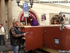 Sucer une bite, Femme couguar, Gorge profonde, Mamie, Masturbation, Mère que j'aimerais baiser, Maman, Belle mère