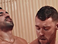 Amateur, Anal, Tir de sperme, Homosexuelle, Muscle, Sauna, Tatouage, Plan cul à trois