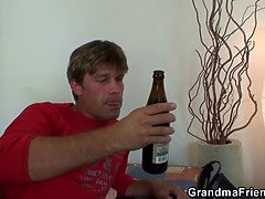 Sucer une bite, Grandpère, Mamie, Branlette thaïlandaise, Mature, Réalité, Adolescente, Plan cul à trois