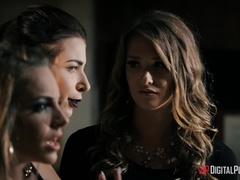 Rubia, Morena, Engañando, Corridas, Estilo perrito, Tetas naturales, Cabello corto, Tetas