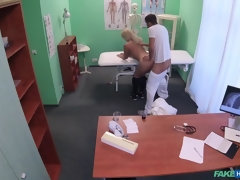 Gros seins, Sucer une bite, Médecin, En levrette, Léchez, Bureau, Pov, Uniforme