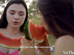 18 años, Tetas grandes, Besar, Lesbiana, Lencería, Al aire libre, Coño, Afeitado