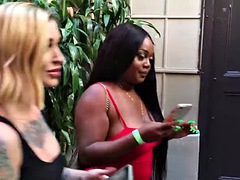 Tetas grandes, Maduro, Madres para coger, Fiesta, Estrella porno, Público