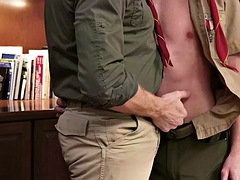 Anaal, Grote lul, Homo, Kantoor, Mager, Tiener, Tieten likken, Uniformpje