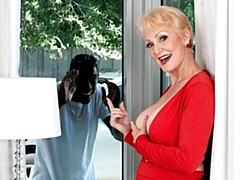 Grote kont, Grote lul, Grote mammen, Blond, Pijpbeurt, Hondjeshouding, Rijpe lesbienne, Kort haar