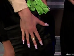 Sperma shot, 1 man 2 vrouwen, Handbeurt, Natuurlijke tieten, Naakt, Orgie, Rijden, Satijn