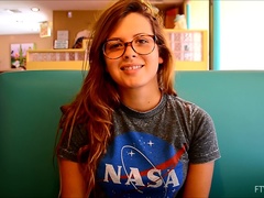 Anal, Fétiche, Massage, Masturbation, Orgasme, Public, Solo, Jouets