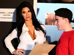 Cul, Gros seins, Brunette brune, Attrapée, En levrette, Branlette thaïlandaise, Léchez, Mère que j'aimerais baiser