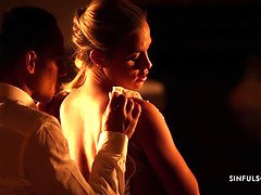 Brijd, Oudere vrouw, Stel, Jurk, Man, Zoenen, Verassing, Bruiloft