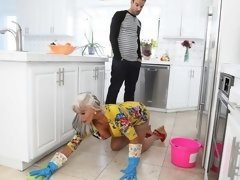 Gros cul, Gros seins, Blonde, Sucer une bite, Masturbation, Mère que j'aimerais baiser, Jarretelles, Voyeur