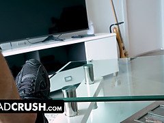 18 jahre, Blasen, Geschnappt, Papi, Kehlenfick, Fingern, Lecken, Schreiend