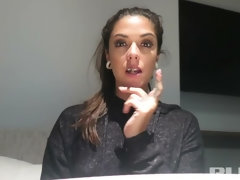 Morena, Pies, Tetas naturales, Fumando, Tatuaje, Calientapollas, Tetas