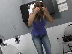 In den arsch, Grosse titten, Braunhaarige, Aufs gesicht abspritzen, Schwanzloch, Zierlich, Rasiert