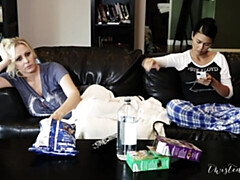 Vingeren, Interraciaal, Zoenen, Lesbisch, Ondergoed, Masturbatie, Kut duiken, Strippen