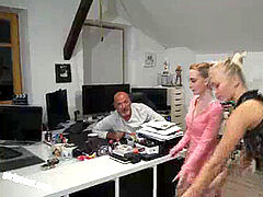 Минет, Кончили внутрь, Семяизвержение, Лесбиянка, Секретарша, Молоденькие, Втроем