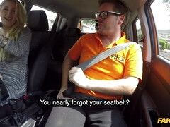 Enthousiasteling, Pijpbeurt, Auto, Bedriegen, Sperma in gezicht, Handbeurt, Hd, Buiten