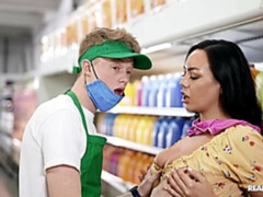 Anaal, Grote mammen, Bruinharig, Jurk, Moeder, Natuurlijke tieten, Slipje, Openbaar