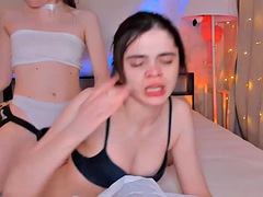 Любители, Анальный секс, Красотки, Брюнетки, Секс без цензуры, Лесбиянка, Страпон, Игрушки