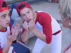 Blonde, Sucer une bite, Femme couguar, Tir de sperme, Hard, Mère que j'aimerais baiser, Rasée, Plan cul à trois