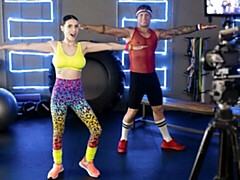 18 ans, Gros cul, Grosse bite, Gros seins, Sucer une bite, Brunette brune, Maigrichonne, Nénés