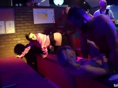 Pijpbeurt, Handbeurt, Zoenen, Masturbatie, Feest, Schoolmeisje, Zuigen, Swinger