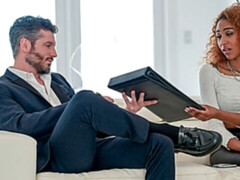 Gros cul, Grosse bite, Sucer une bite, En levrette, Interracial, Seins naturels, Maigrichonne, Adolescente