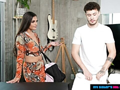 Gros cul, Grosse bite, Gros seins, Sucer une bite, Brunette brune, En levrette, Massage