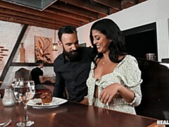 Gros cul, Grosse bite, Sucer une bite, Brunette brune, En levrette, Fille latino, Léchez, Mère que j'aimerais baiser