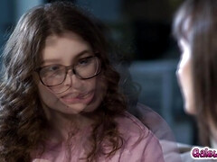 Gros seins, Blonde, Brunette brune, Doigter, Lesbienne, Mère que j'aimerais baiser, Seins naturels, Chatte