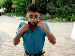 Lieveling, Grote kont, Grote lul, Kreng, Pijpbeurt, Moeder die ik wil neuken, Realiteit, Trio