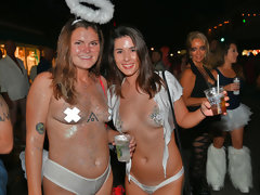 Nana, Gros seins, Plantureuse, Collège université, Seins naturels, Fête, Nénés, Mouillée