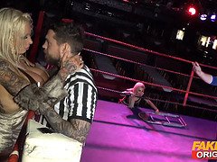 Blond, Rondborstig, Hondjeshouding, Vingeren, Hd, Orgasme, Kut duiken, Nat