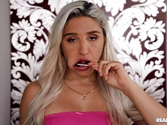 Blonde, Queue, Talons, Latex, Seins naturels, Chatte, Rasée, Nénés