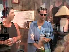 Enthousiasteling, Grote lul, Pijpbeurt, Universiteit, Sperma shot, Hardcore, Likken, Feest