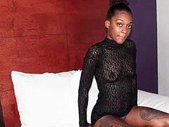 Grosse bite, Noire, Sucer une bite, Tir de sperme, Noir ébène, Faciale, Tatouage, Adolescente