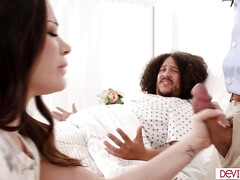 Gros seins, Brunette brune, Cocu, Queue, Branlette thaïlandaise, Petite femme, Actrice du porno, Épouse