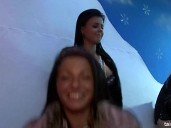 Одетые девушки голые парни, В одежде, Пальцем, Межрасовый секс, Белье, Натуральные сиськи, Оргии, Вечеринка