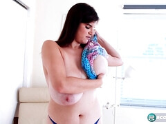 Grosse titten, Braunhaarige, Behaart, Masturbation, Natürlich, Muschi, Solo, Ablutschen