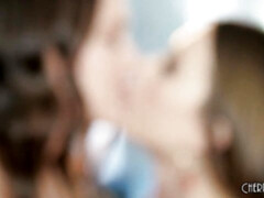 Vingeren, Zoenen, Lesbisch, Likken, Ondergoed, Masturbatie, Strippen, Tieten likken