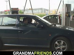 Blondine, Blasen, Kehlenfick, Reif, Milf, Mutti, Realität, Stiefmutter