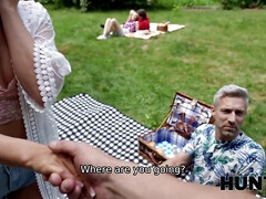 Morena, Cornudo, Europeo, Hd, Pov, Público, Tetas