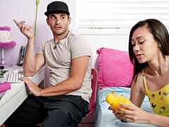 Asiatisch, Blasen, Hundestellung, Interrassisch, Lecken, Muschi, Rasiert, Titten