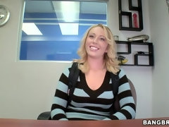 Leie, Arsch, Blondine, Aufs gesicht abspritzen, Fingern, Muschi, Rasiert, Titten