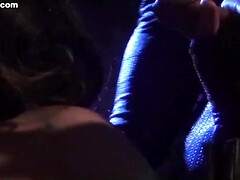 Gros cul, Gros seins, Sucer une bite, Queue, Plan cul à trois