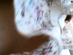 Amateur, Culottes ou slips, Sous la jupe