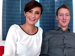 Grosse titten, Blasen, Braunhaarige, Schwanz, Schwarz, Aufs gesicht abspritzen, Hd, Ehefrau