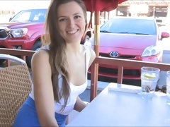 En gros plan de très près, Extrême, Masturbation, Orgasme, Public, Solo, Jouets, Sous la jupe