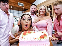 18 летние, Большой член, Большие сиськи, Минет, Брюнетки, Собачьи, Тощие, Молоденькие