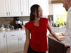 Baby sitter, Grosse bite, Brunette brune, Petite femme