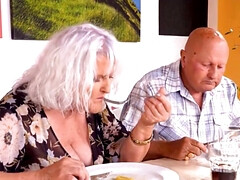 Grote lul, Pijpbeurt, Man die toekijkt, Omie, Handbeurt, Rijpe lesbienne, Kousen, Vrouw